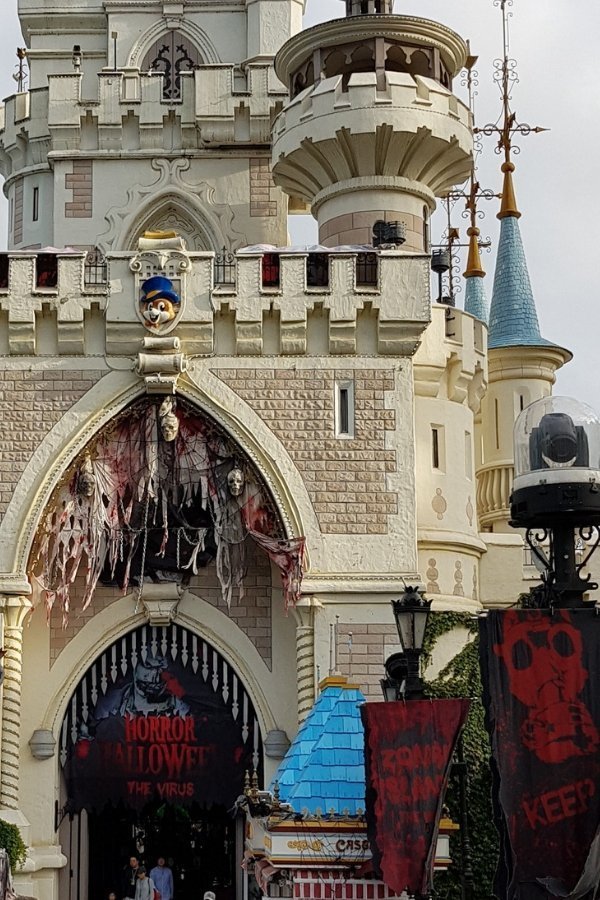 Lotte World Castle with their Halloween Theme
